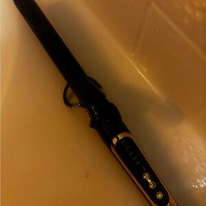 Elegant Black and Gold Hair Curler